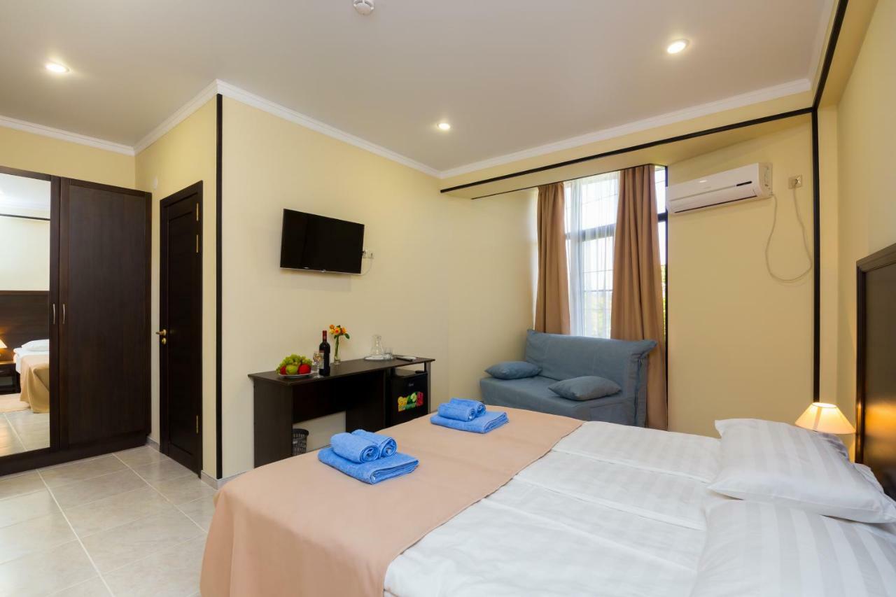 Bmg Hotel Soukhoumi Extérieur photo