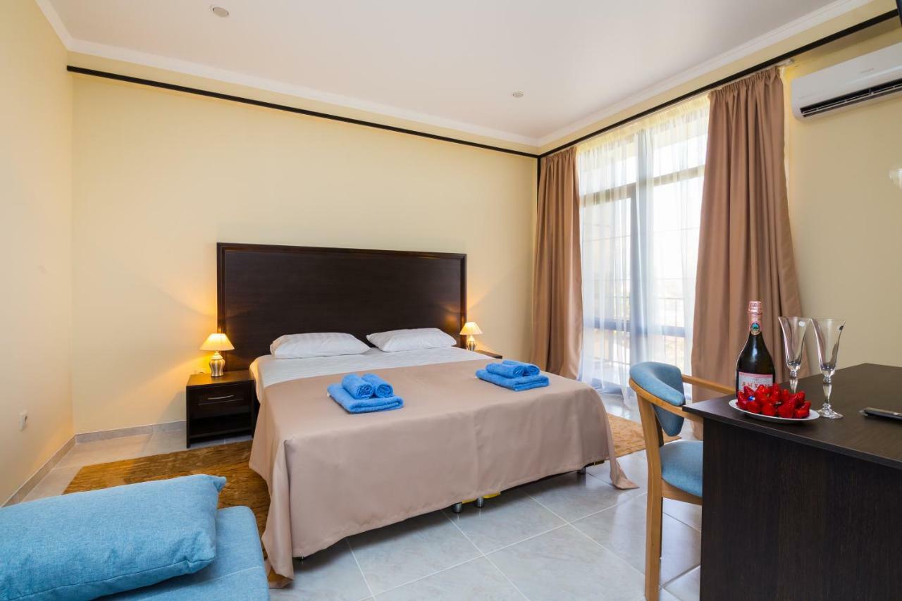 Bmg Hotel Soukhoumi Extérieur photo