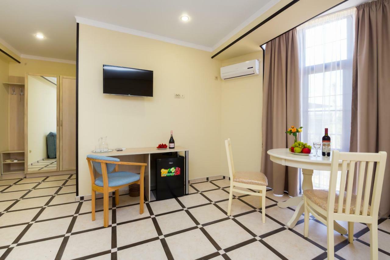 Bmg Hotel Soukhoumi Extérieur photo