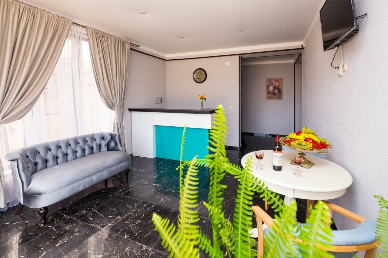 Bmg Hotel Soukhoumi Extérieur photo