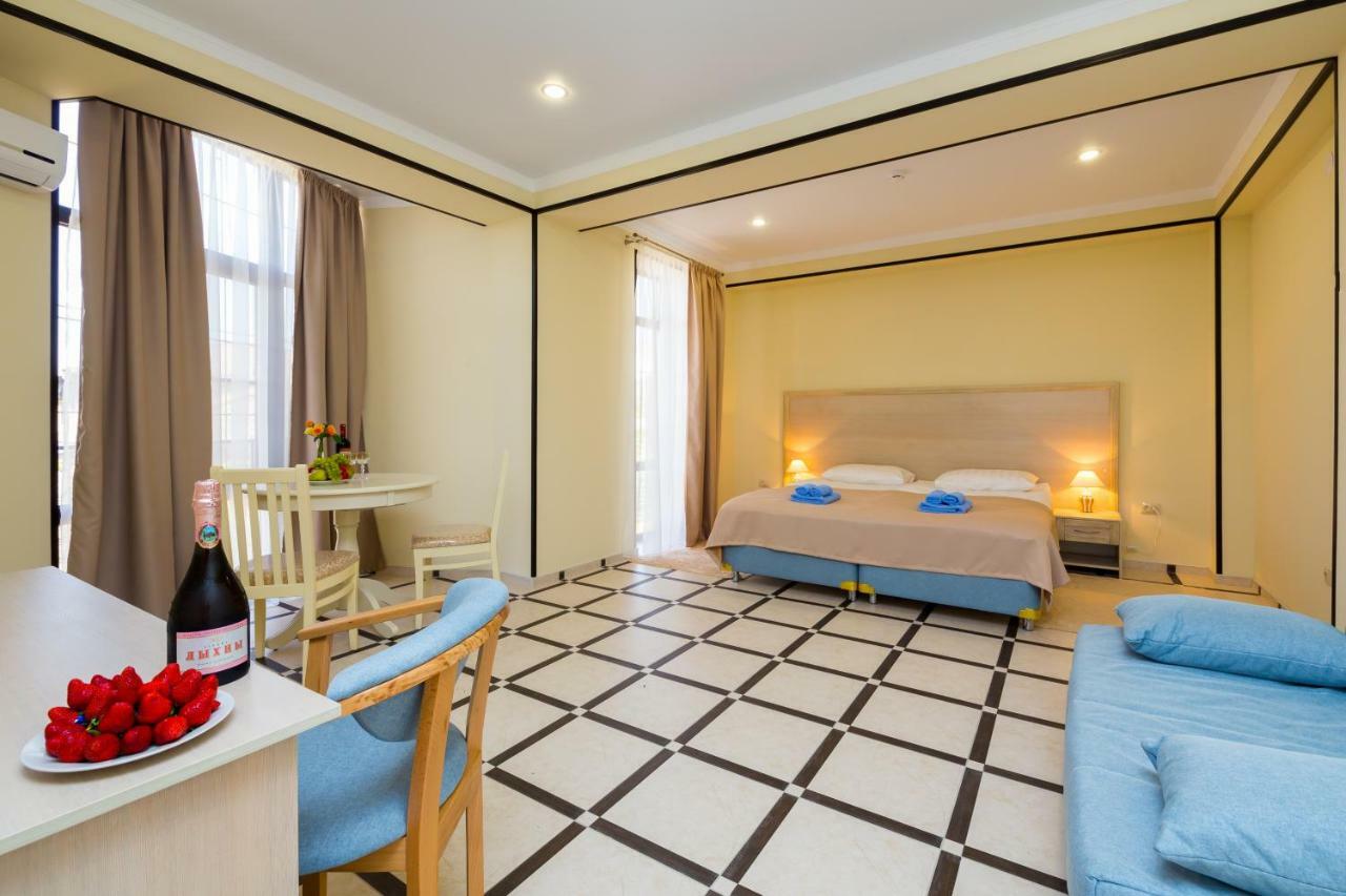 Bmg Hotel Soukhoumi Extérieur photo