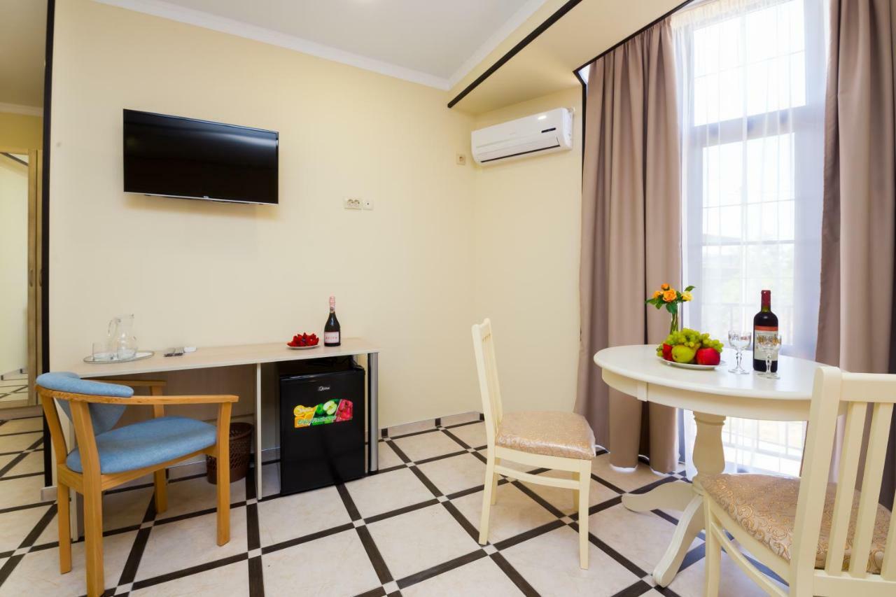 Bmg Hotel Soukhoumi Extérieur photo