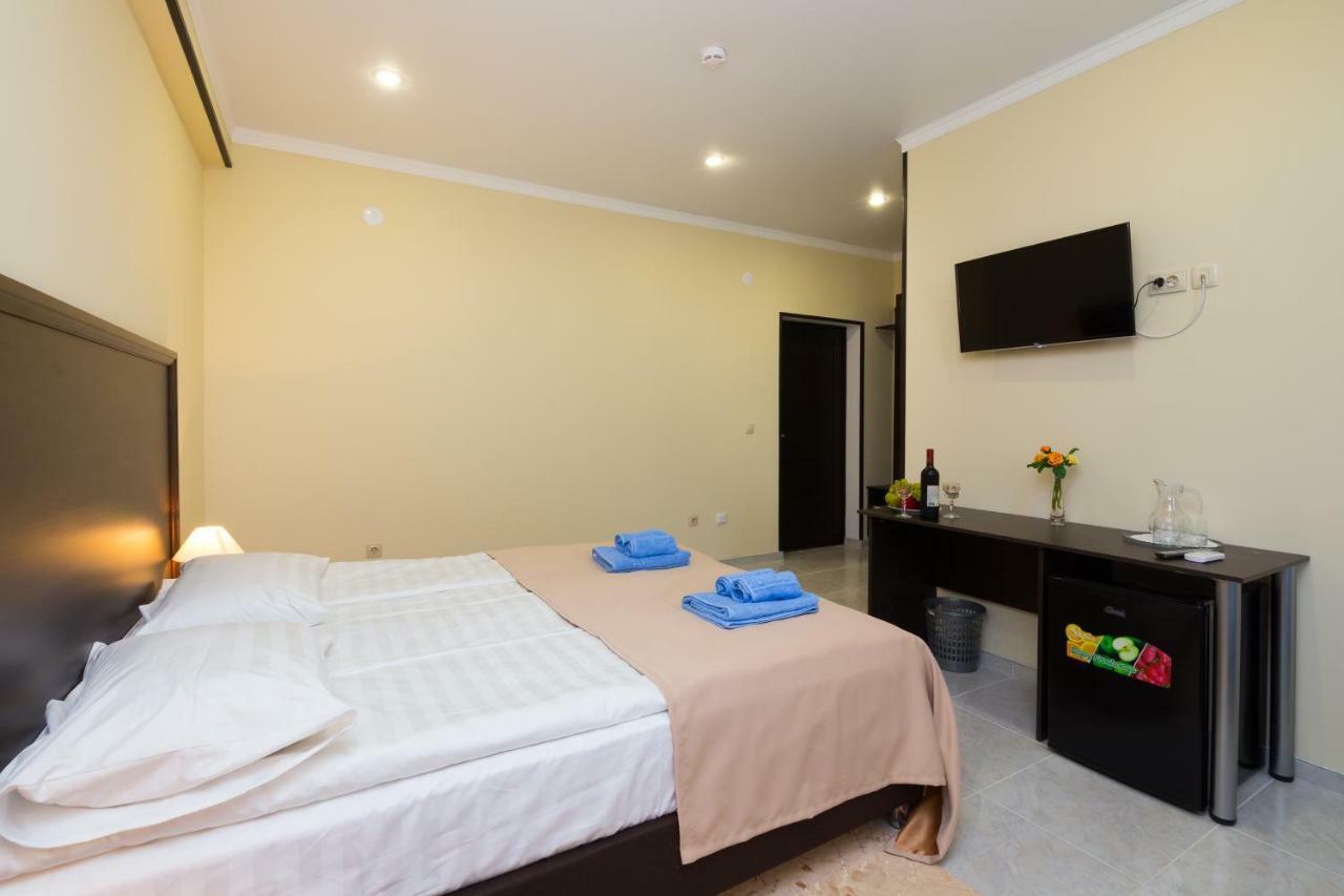 Bmg Hotel Soukhoumi Extérieur photo